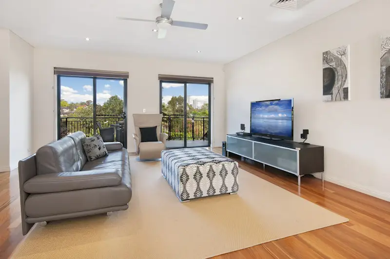 17 Small Street, Willoughby Sold by Shead Property - image 1