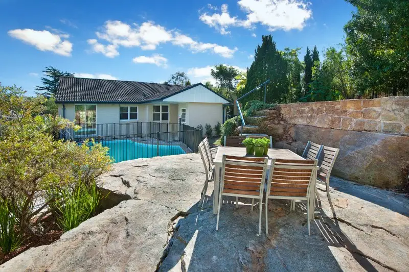3 The Citadel, Castlecrag Sold by Shead Property - image 1