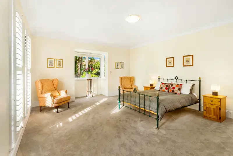 11 Hinkler Street, Greenwich Sold by Shead Property - image 1