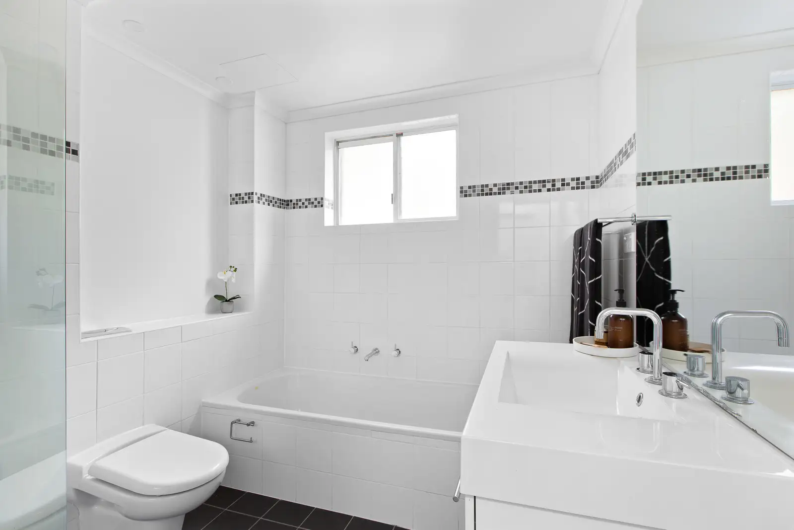 19/3 Francis Road, Artarmon Sold by Shead Property - image 1