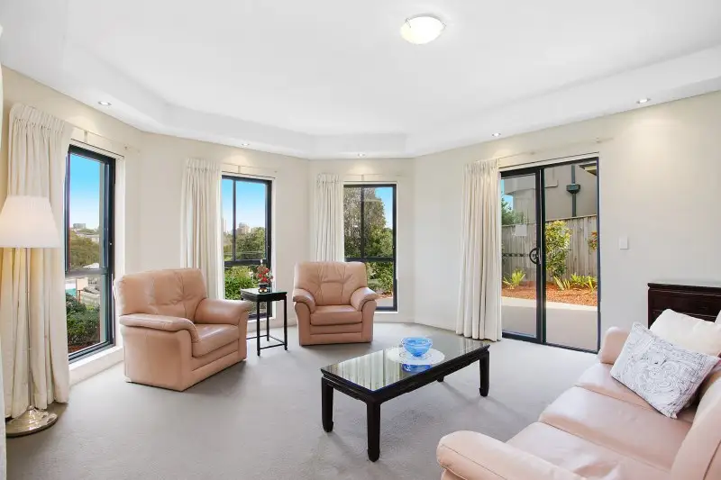 19 Small Street, Willoughby Sold by Shead Property - image 1
