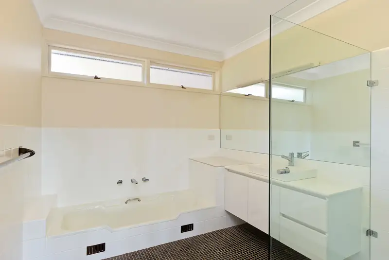 25 Roscommon Crescent, Killarney Heights Sold by Shead Property - image 1