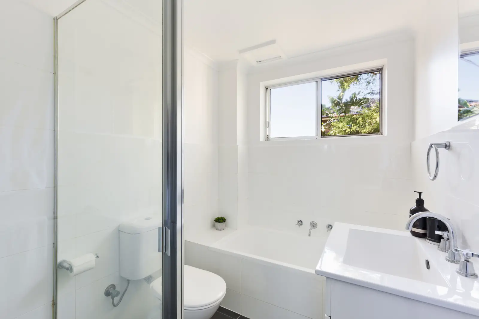 11/3 Robert Street, Artarmon Sold by Shead Property - image 1