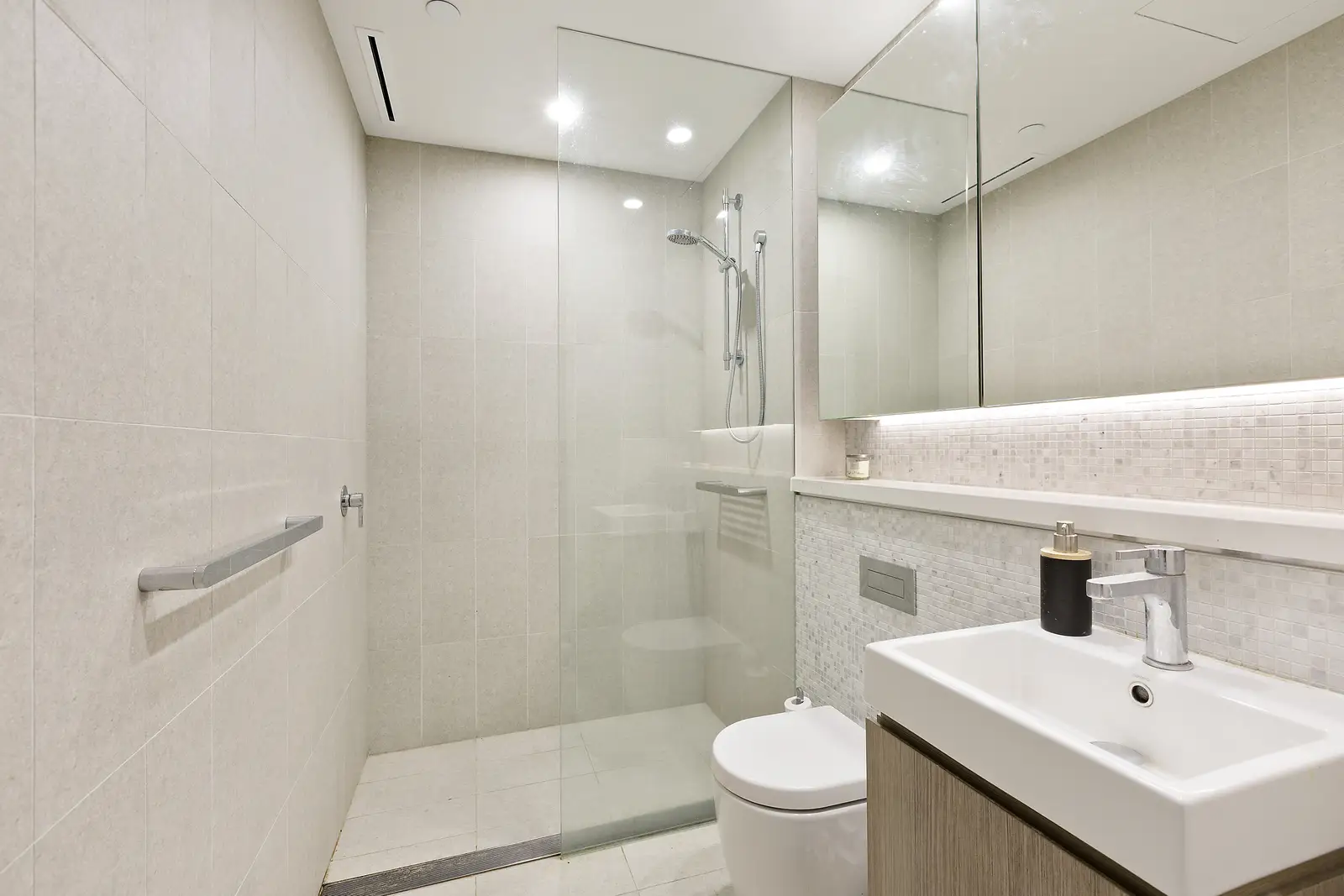 1306/225 Pacific Highway, North Sydney Sold by Shead Property - image 1