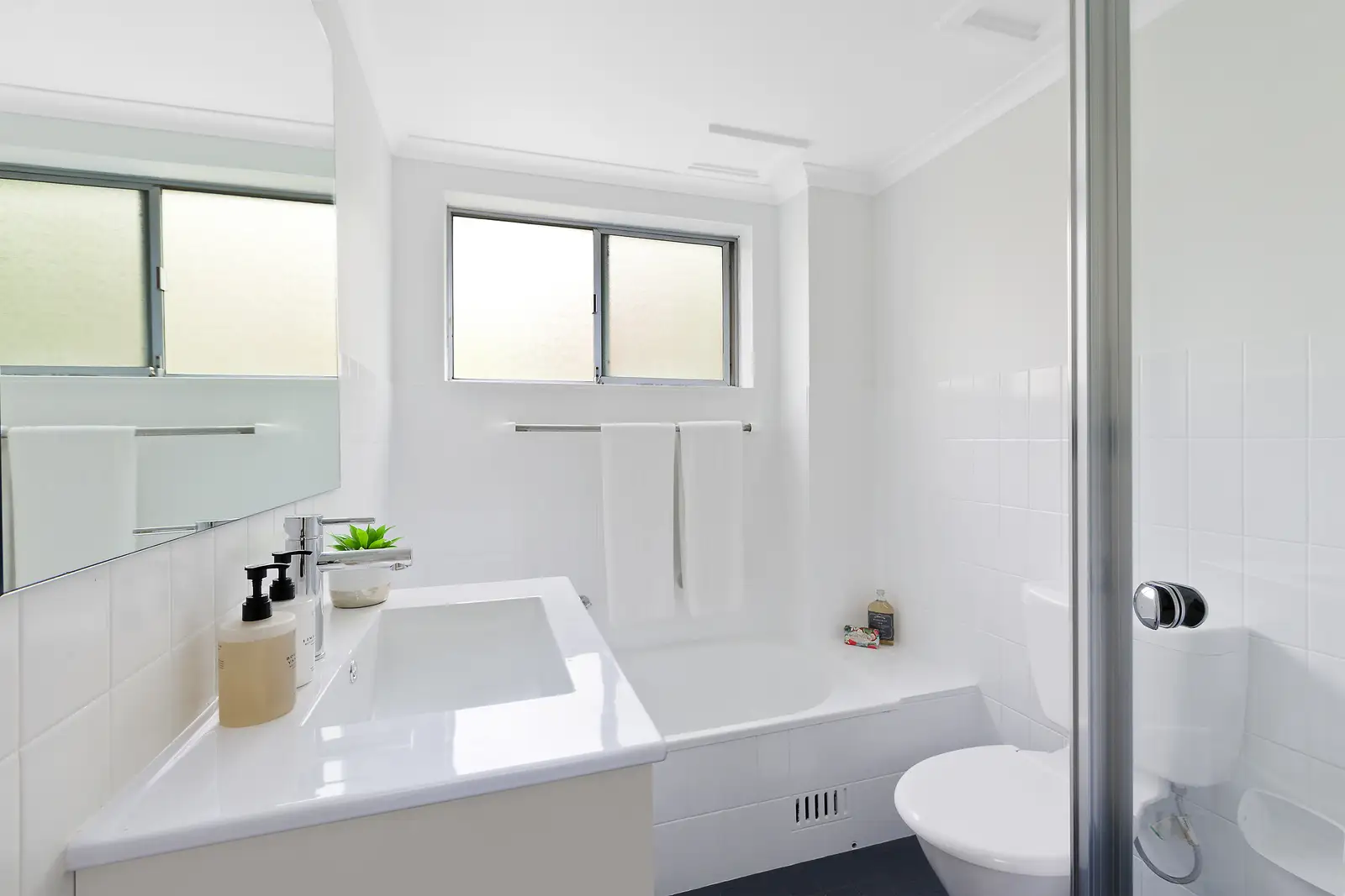 5/3 Robert Street, Artarmon Sold by Shead Property - image 1