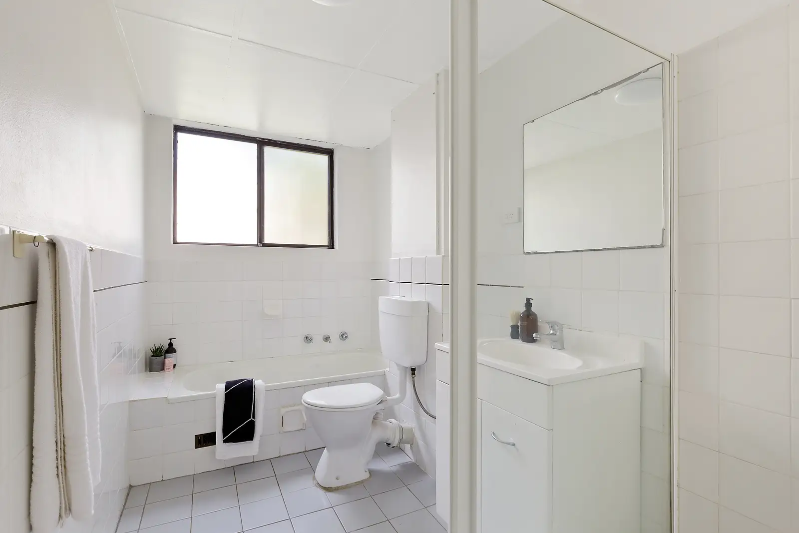 4/2 Jersey Road, Artarmon Sold by Shead Property - image 1
