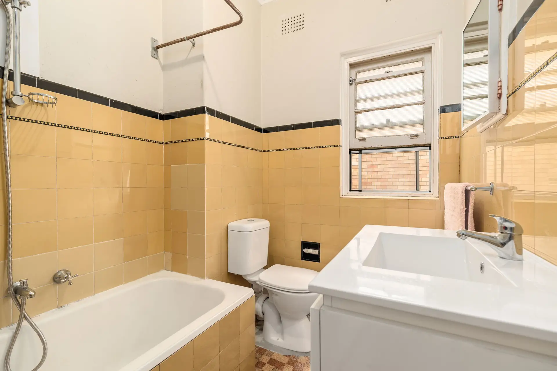 4/211 Victoria Avenue, Chatswood Sold by Shead Property - image 1