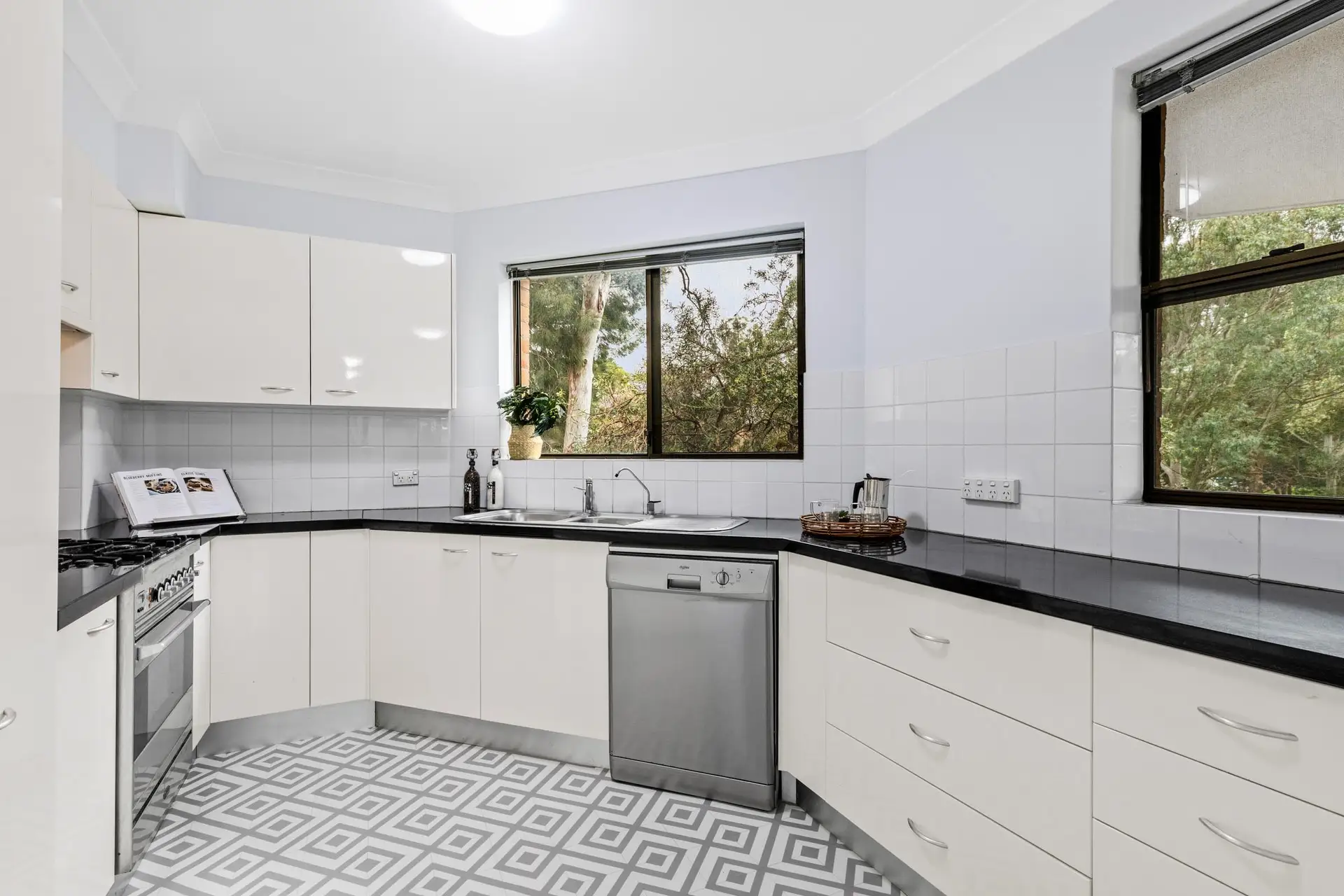 8/2 Parkes Road, Artarmon Sold by Shead Property - image 1
