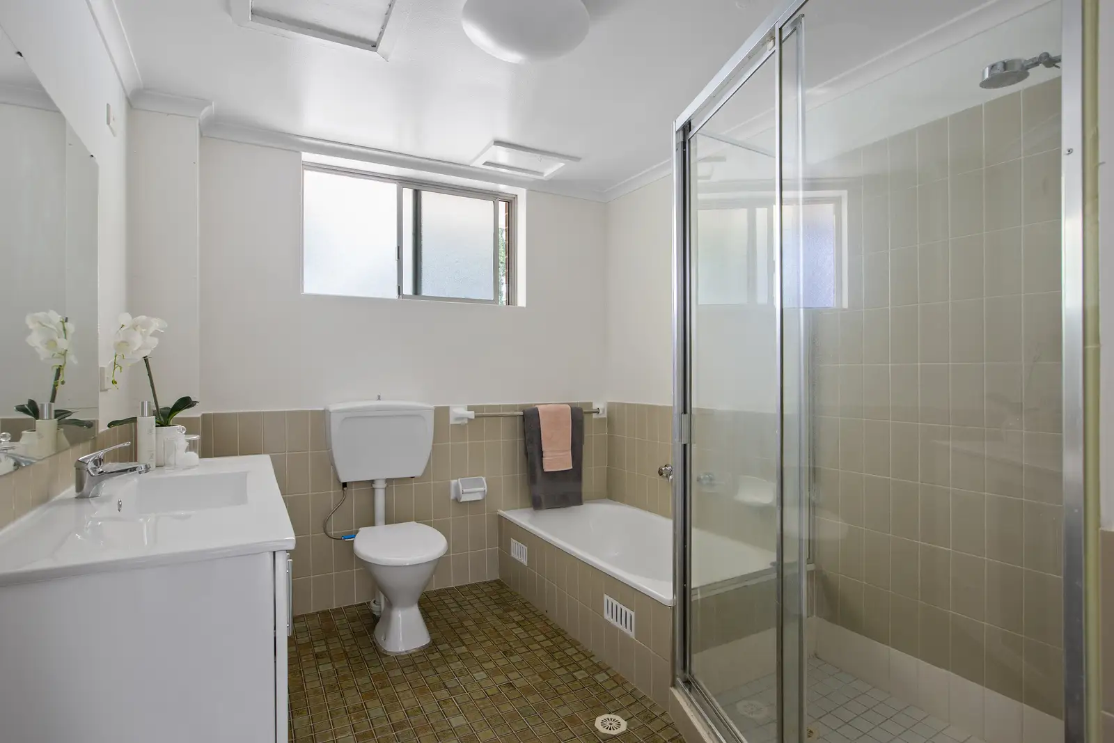 4/17 Hampden Road, Artarmon Sold by Shead Property - image 1