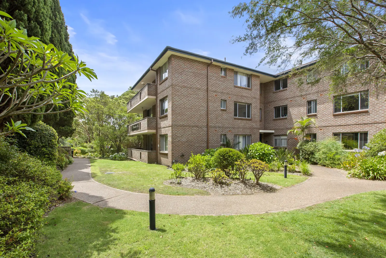 4/17 Hampden Road, Artarmon Sold by Shead Property - image 1