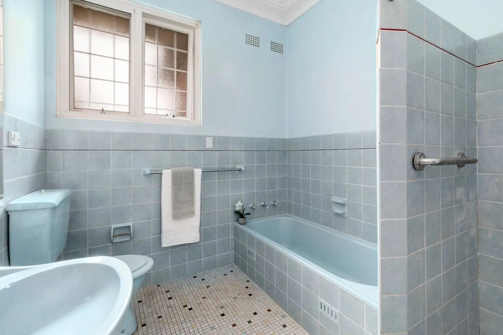 301 Edinburgh Road, Castlecrag Sold by Shead Property - image 1