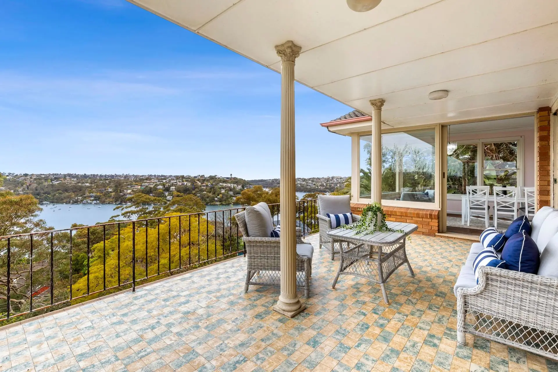 301 Edinburgh Road, Castlecrag Sold by Shead Property - image 1