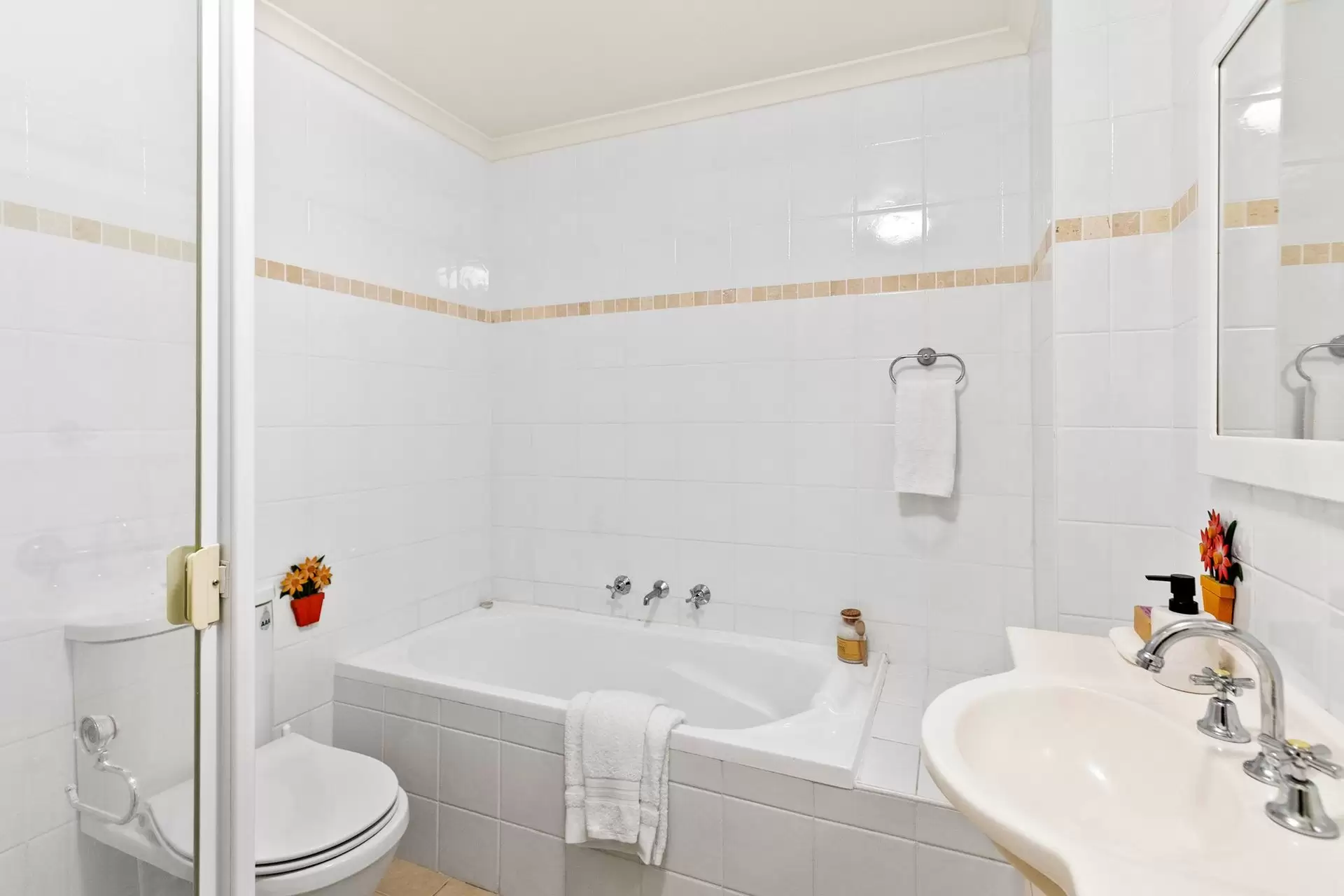 8/290 Penshurst Street, Willoughby Sold by Shead Property - image 1