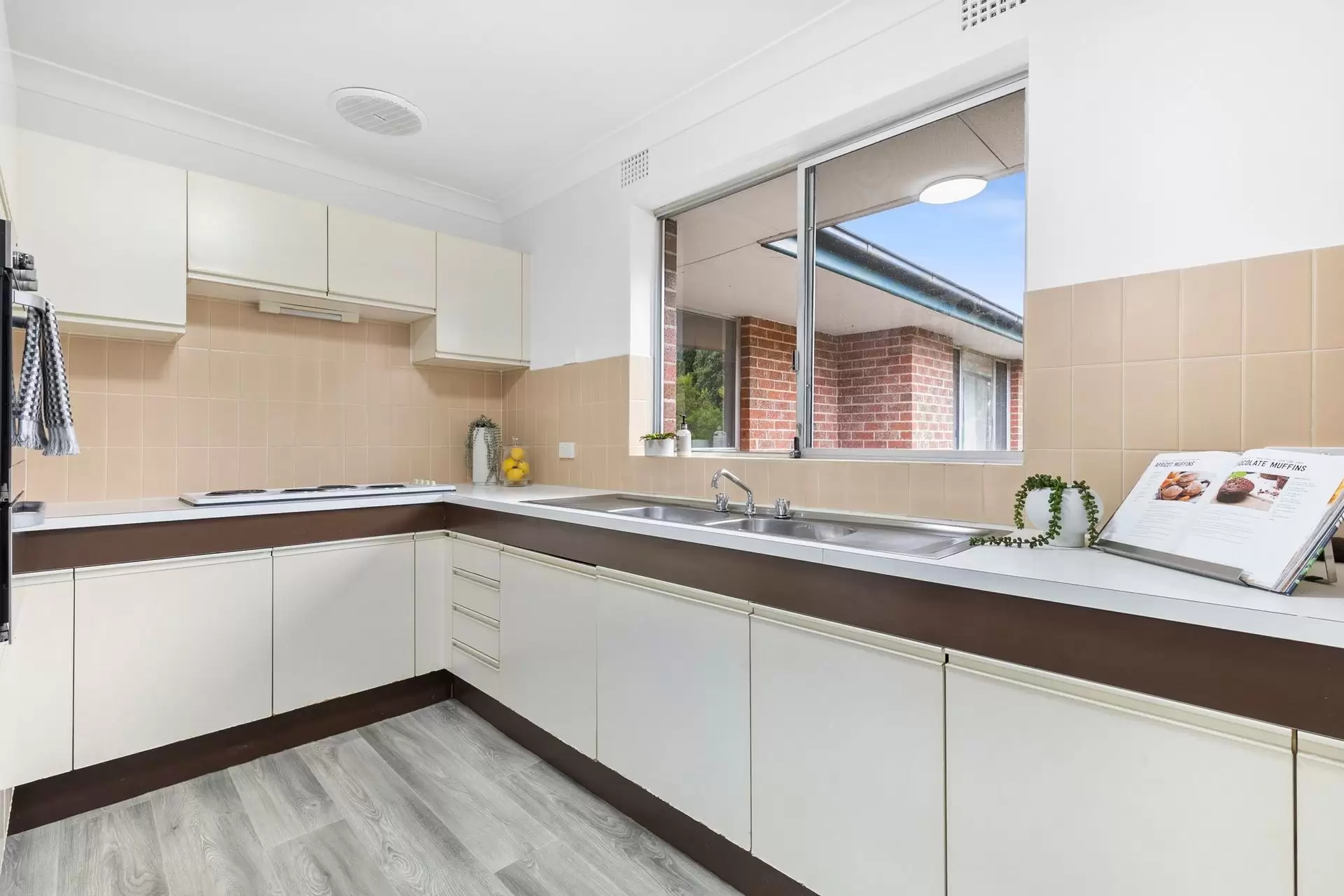 16/17 Hampden Road, Artarmon Sold by Shead Property - image 1