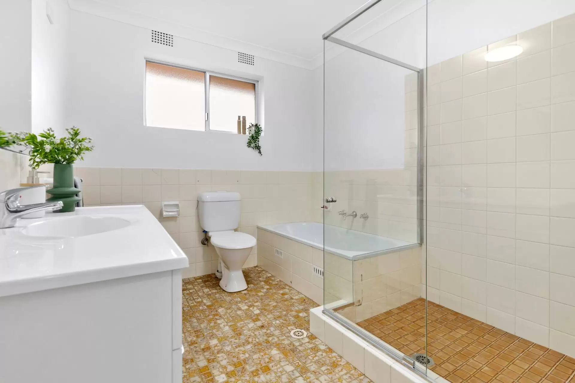 16/17 Hampden Road, Artarmon Sold by Shead Property - image 1