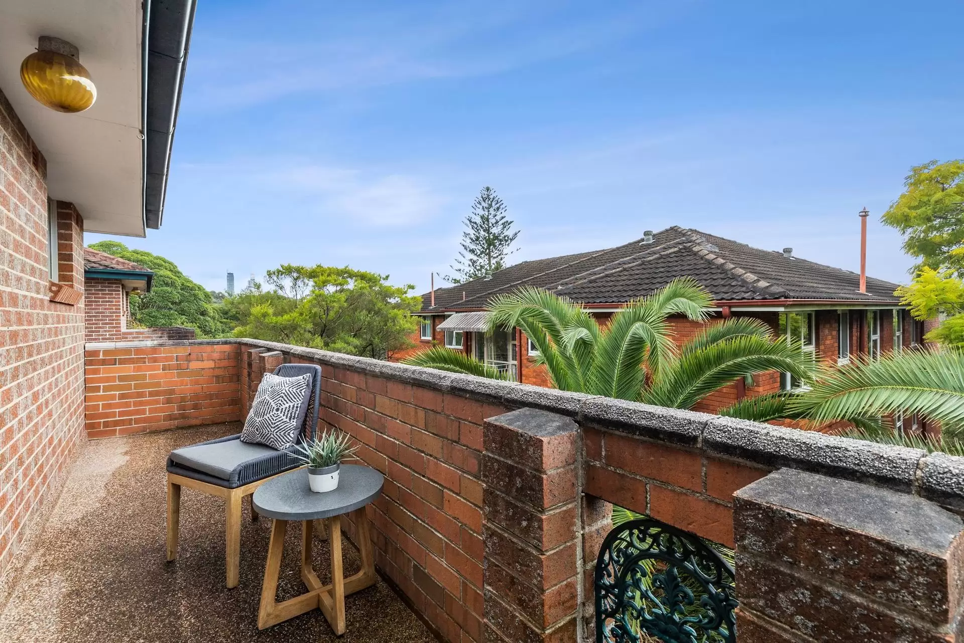 16/17 Hampden Road, Artarmon Sold by Shead Property - image 1
