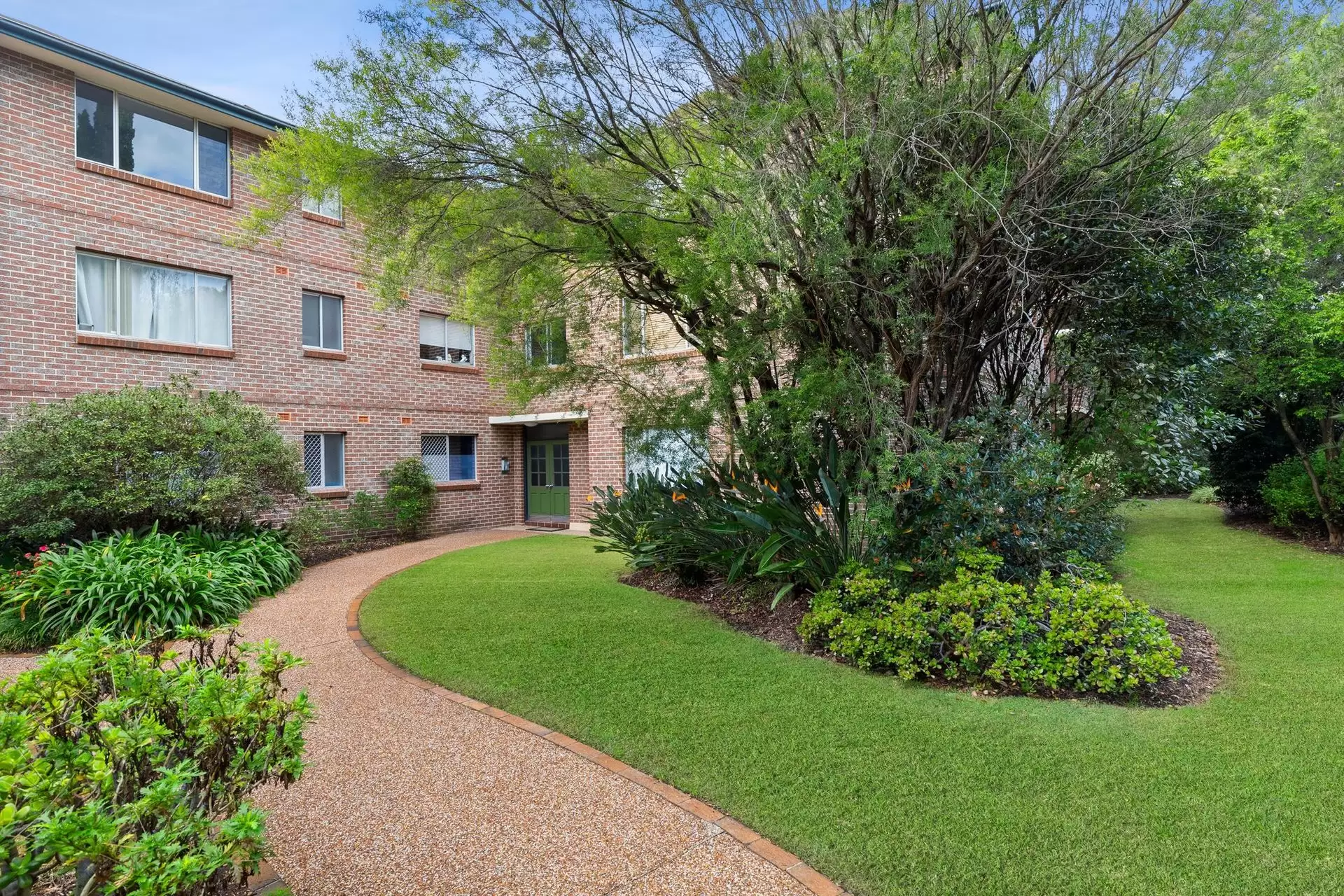16/17 Hampden Road, Artarmon Sold by Shead Property - image 1