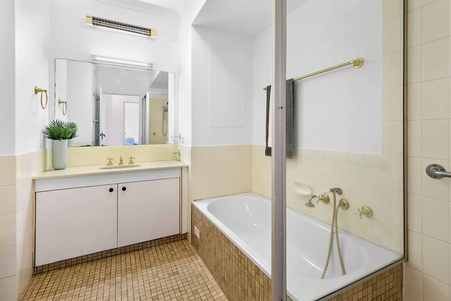 2/2 Parkside Lane, Chatswood Sold by Shead Property - image 1