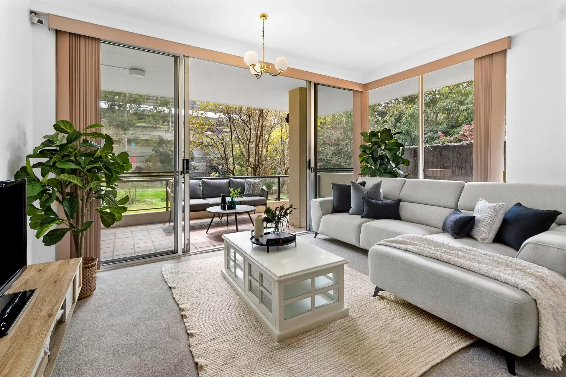 2/2 Parkside Lane, Chatswood Sold by Shead Property - image 1