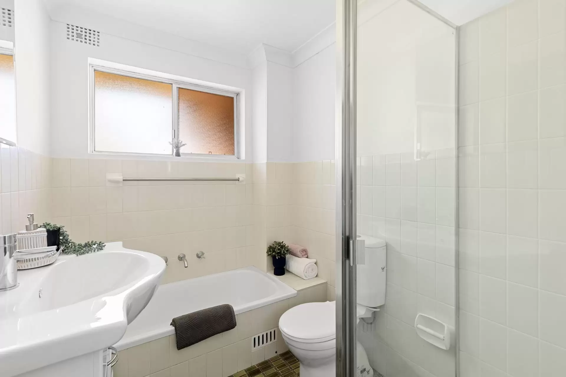 16/3 Robert Street, Artarmon Sold by Shead Property - image 1