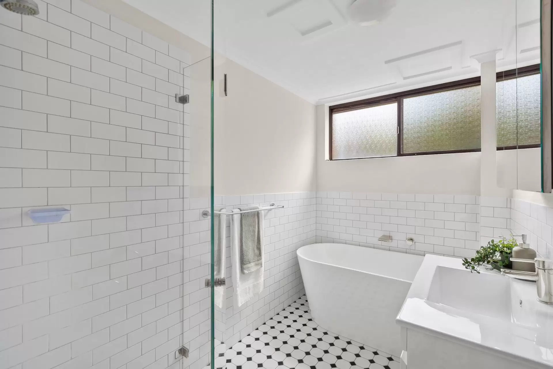 2/6 Benton Avenue, Artarmon Sold by Shead Property - image 1
