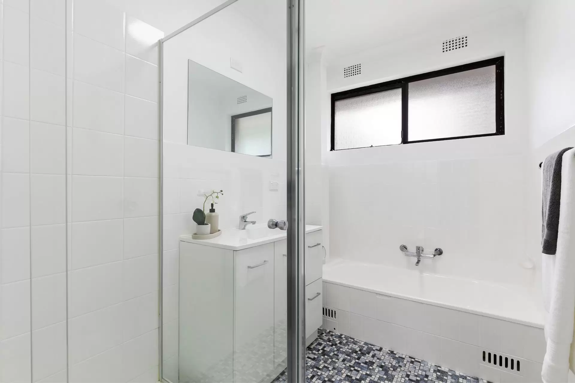 17/6 Benton Avenue, Artarmon Sold by Shead Property - image 1