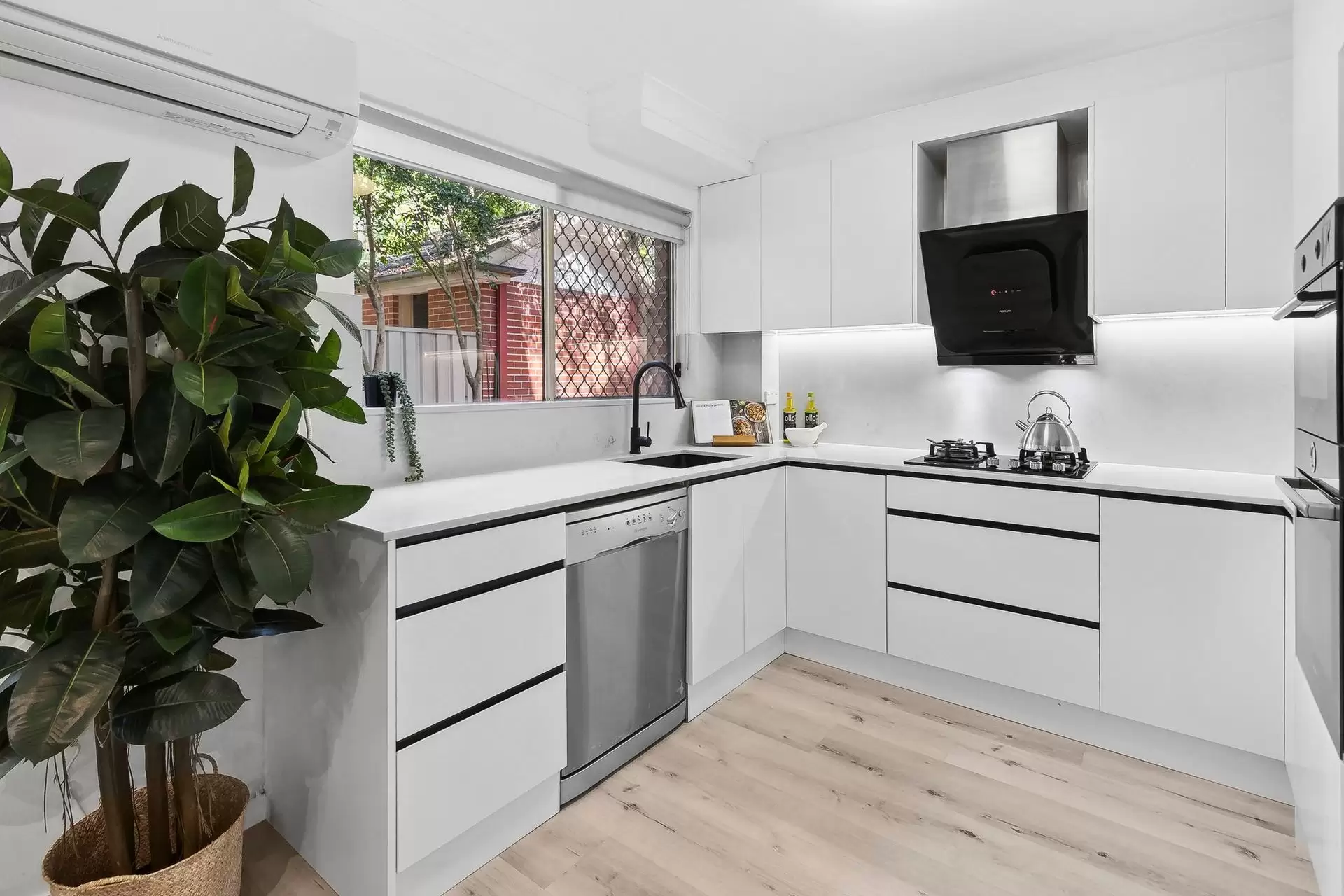 7/99 Hampden Road, Artarmon Sold by Shead Property - image 1