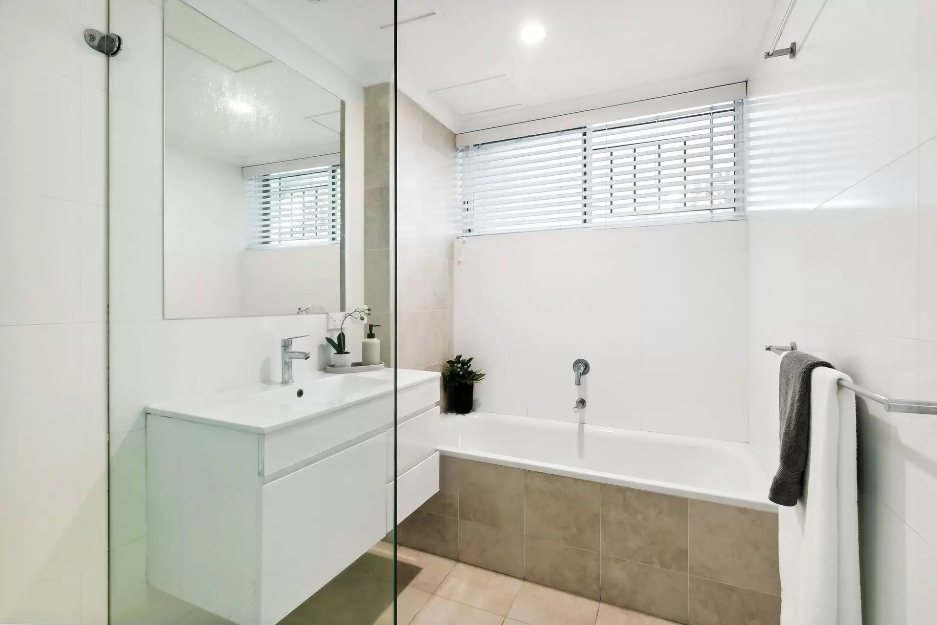 12/6 Benton Avenue, Artarmon Sold by Shead Property - image 1