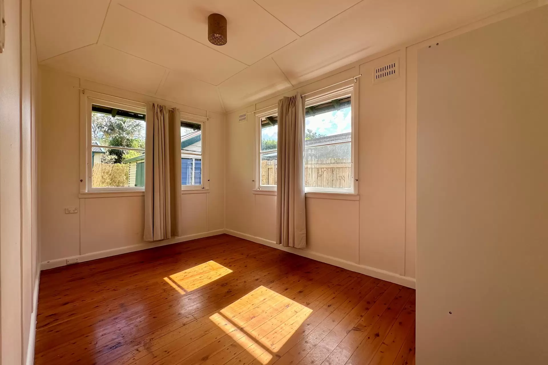 Willoughby Leased by Shead Property - image 1