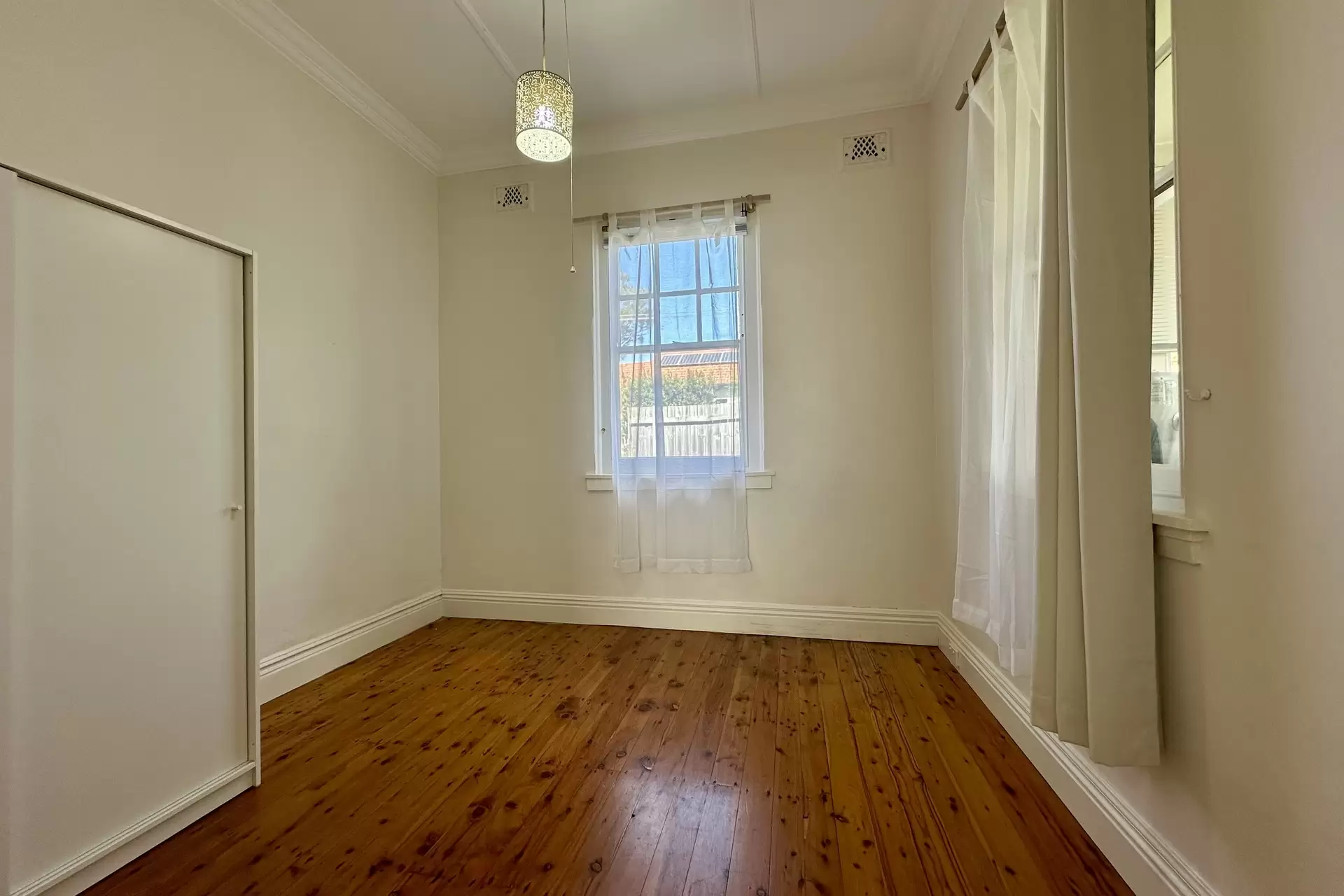 Willoughby Leased by Shead Property - image 1