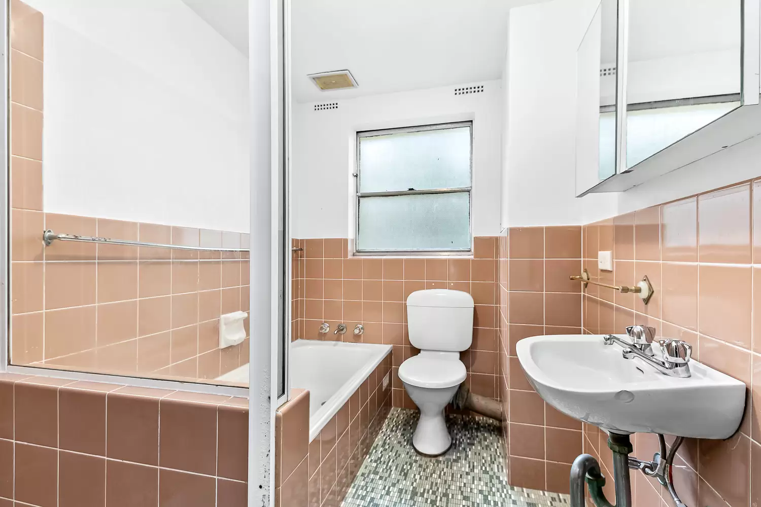 Greenwich Leased by Shead Property - image 1