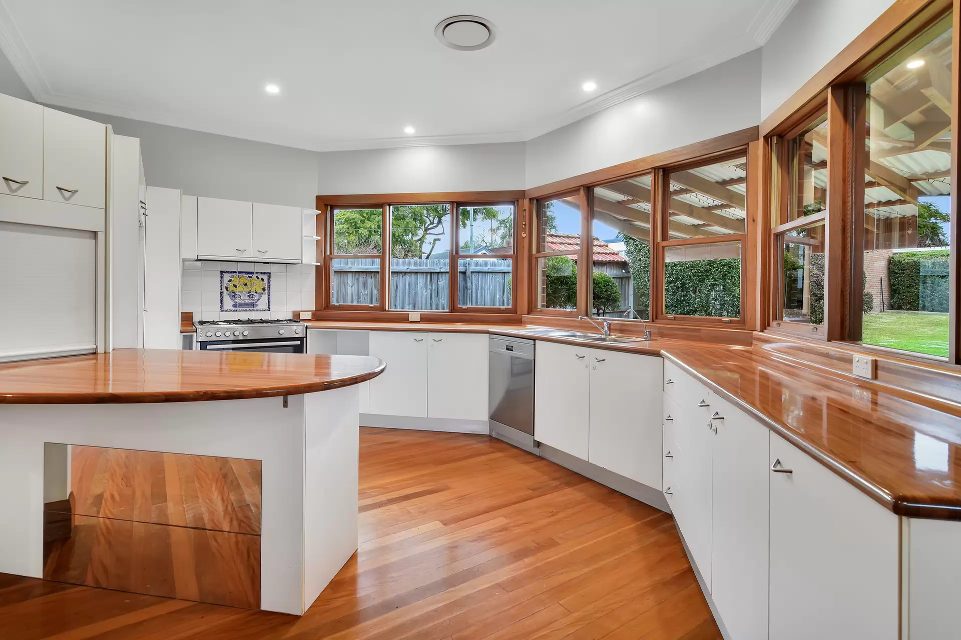 Willoughby Leased by Shead Property - image 1