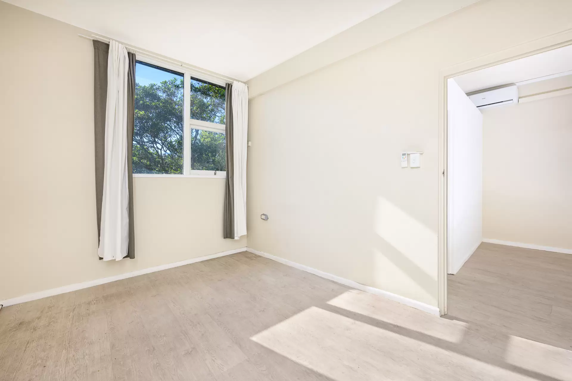 Gordon Leased by Shead Property - image 1