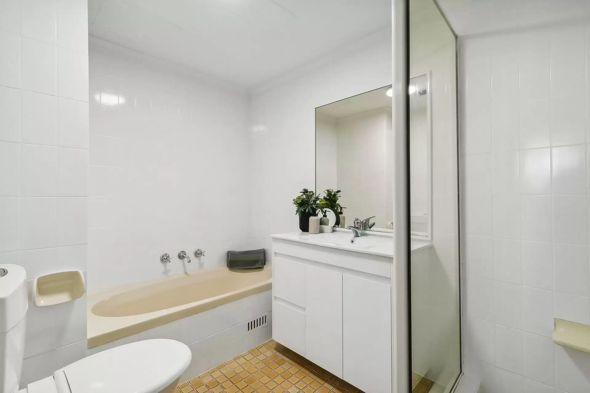 12/2 Francis Road, Artarmon Sold by Shead Property - image 1