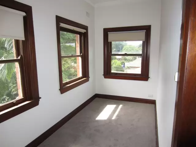 Gordon Leased by Shead Property - image 1