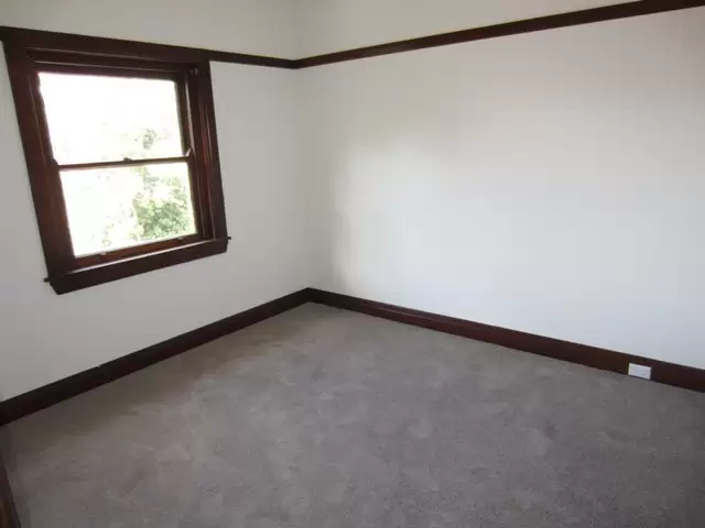 Gordon Leased by Shead Property - image 1