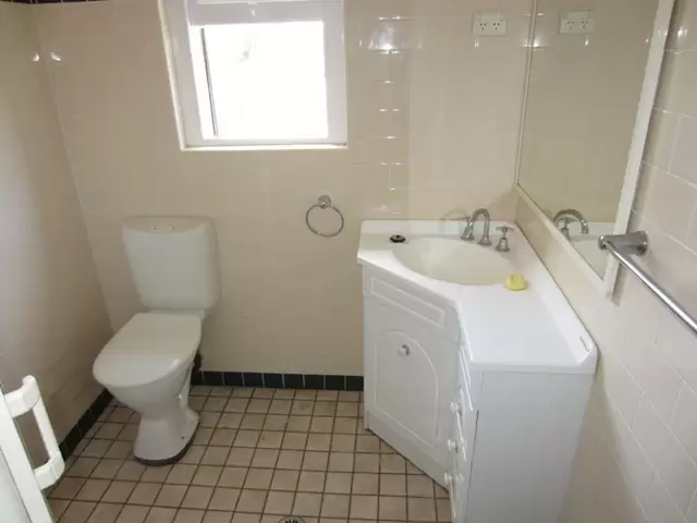 Gordon Leased by Shead Property - image 1