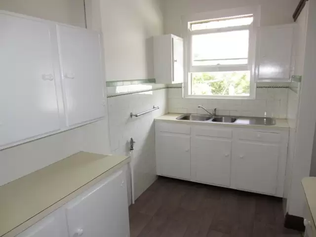 Gordon Leased by Shead Property - image 1
