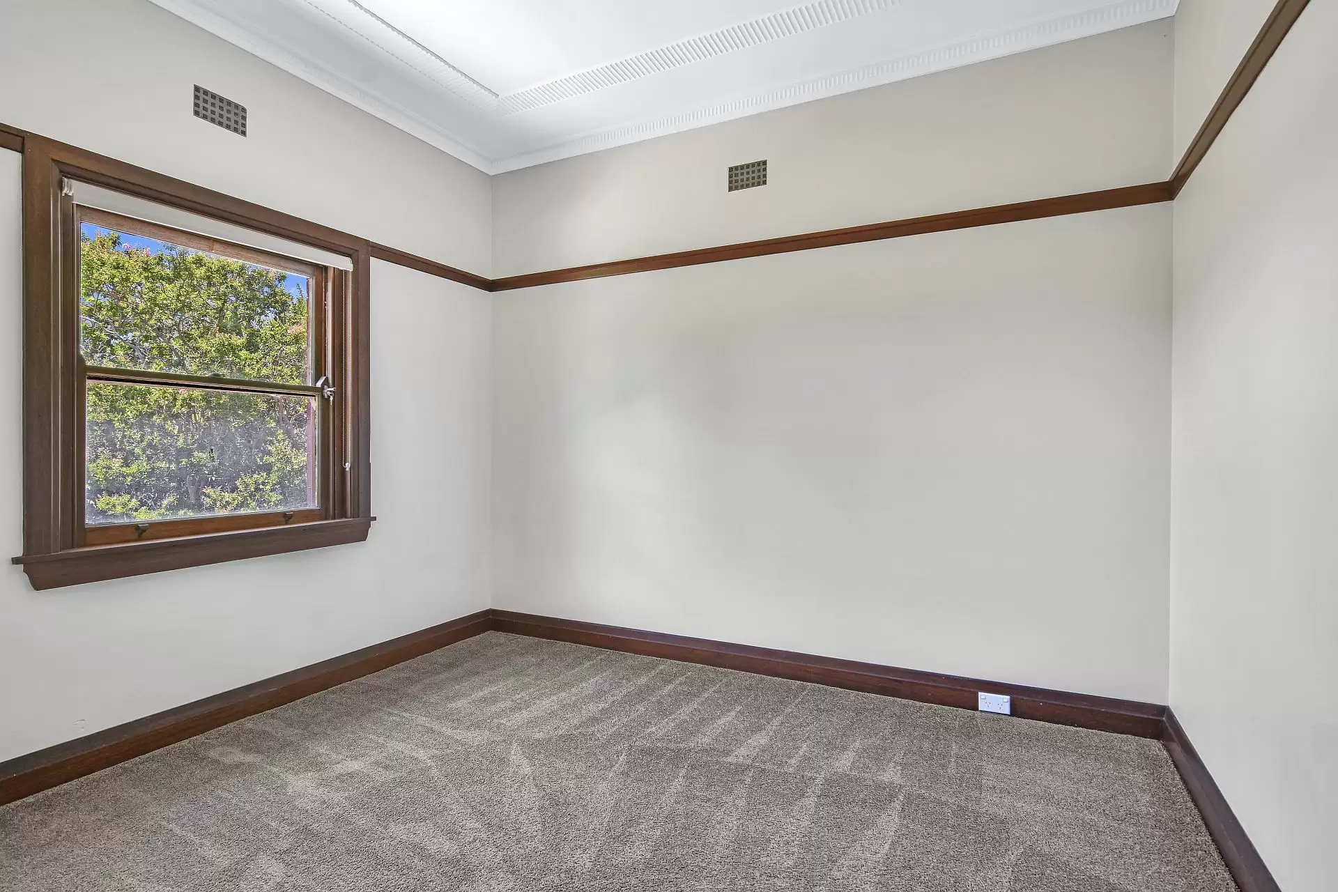 Gordon Leased by Shead Property - image 1