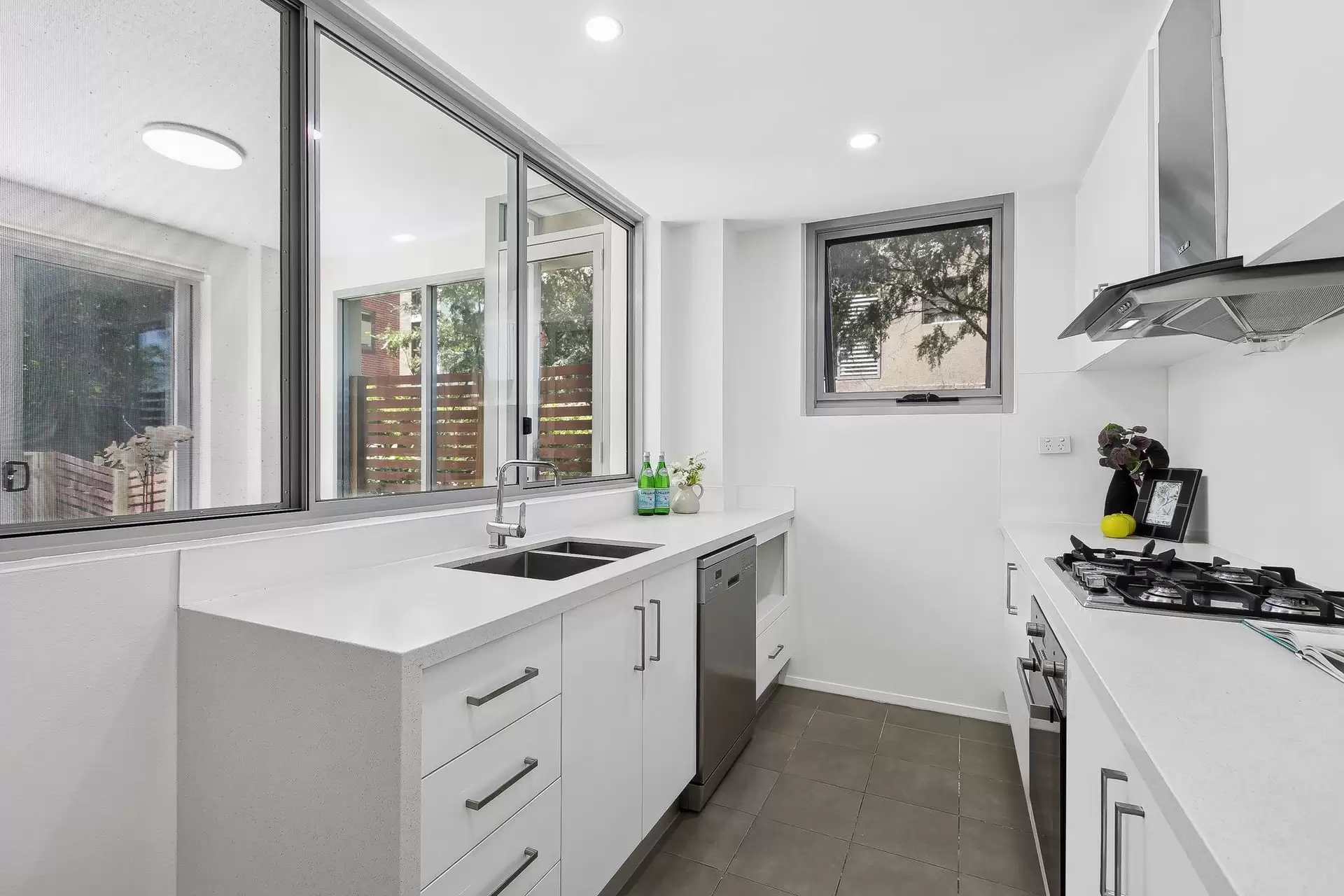 5/5-15 Boundary Street, Roseville Sold by Shead Property - image 1