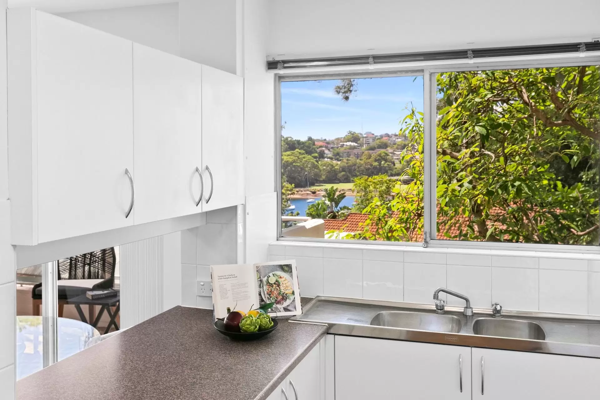 10/4 Munro Street, McMahons Point Sold by Shead Property - image 1