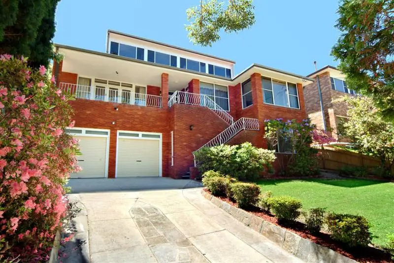 18 Fairlight Avenue, Killara Sold by Shead Property - image 1