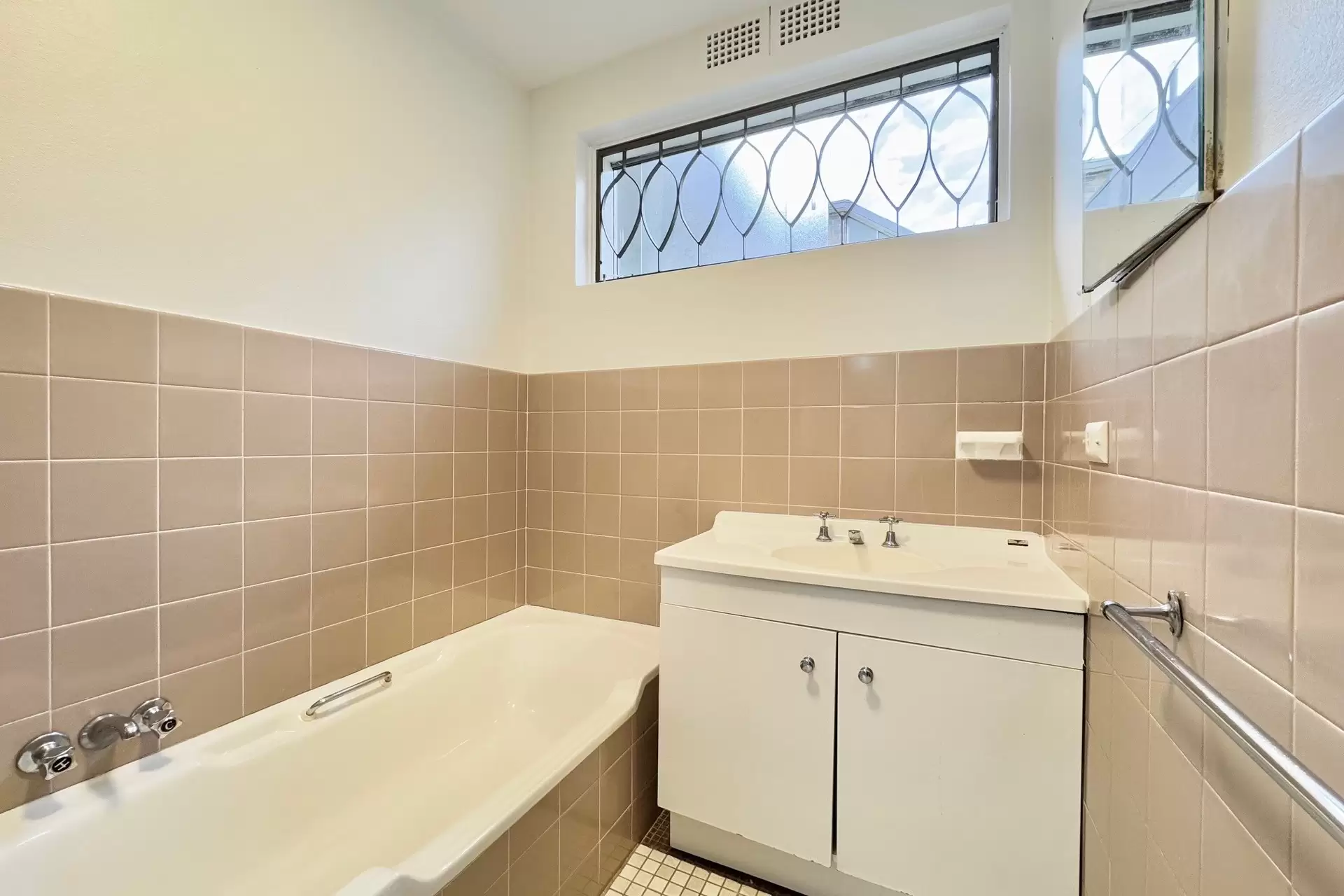 Waverton Leased by Shead Property - image 1