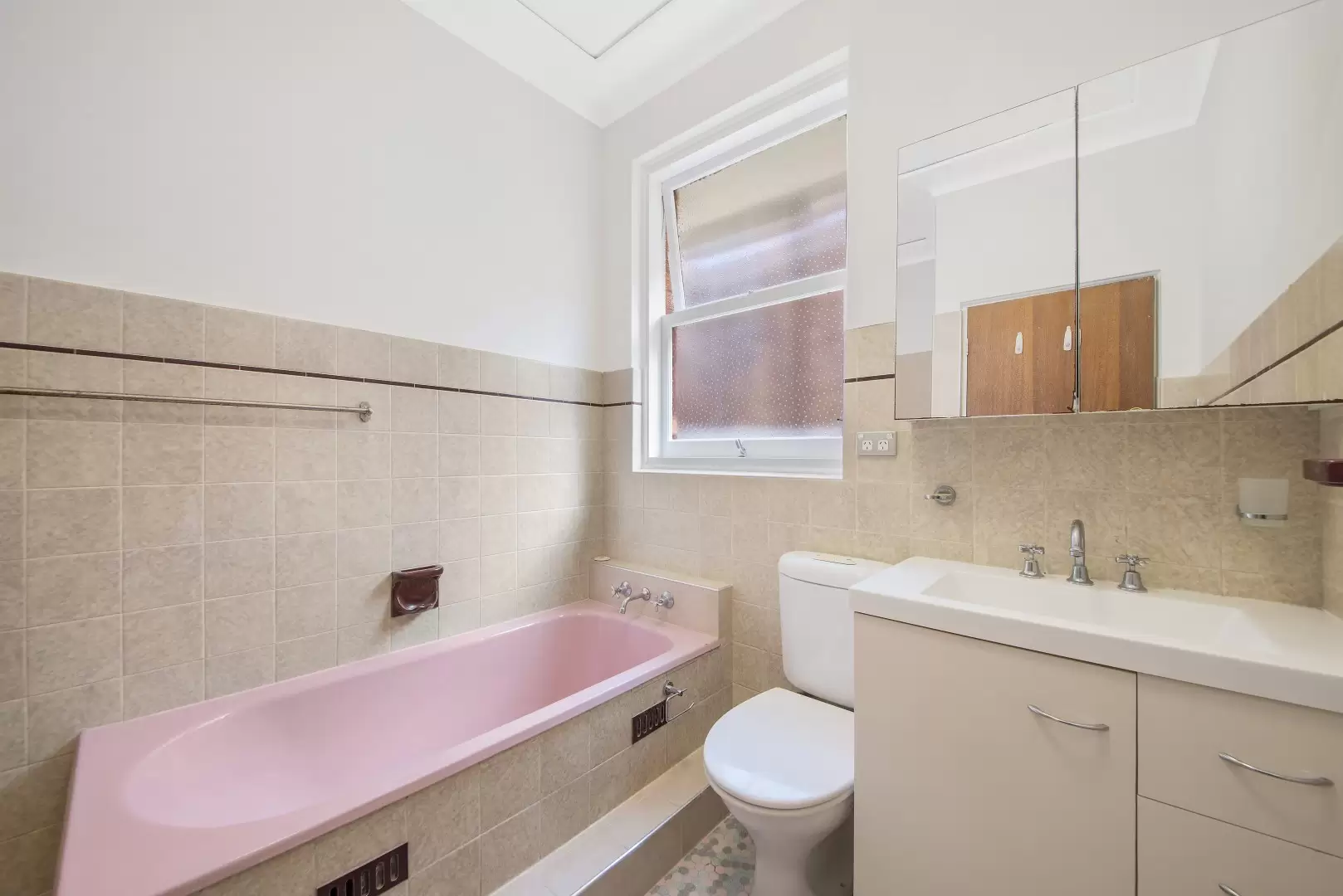 Riverview Leased by Shead Property - image 1