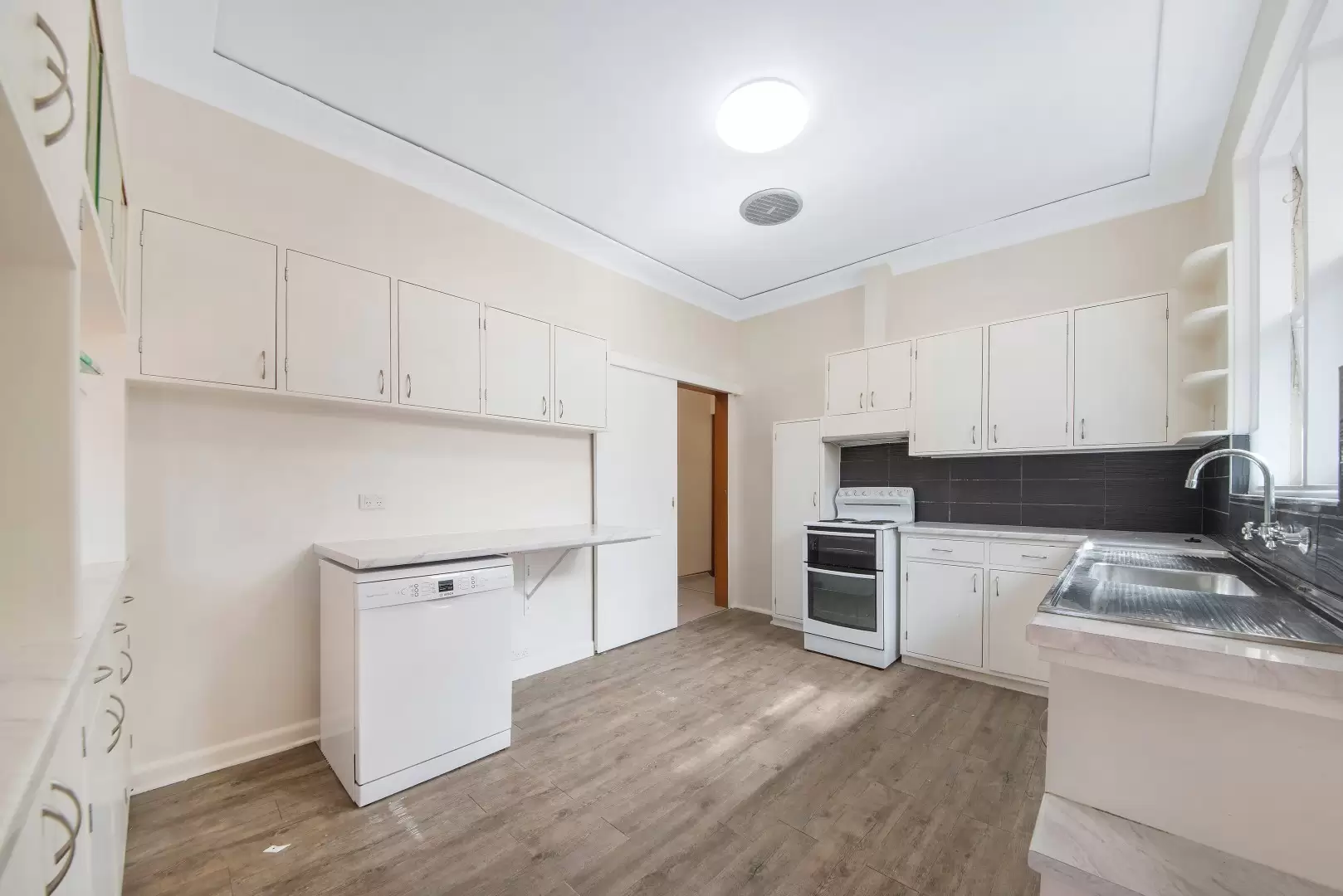 Riverview Leased by Shead Property - image 1