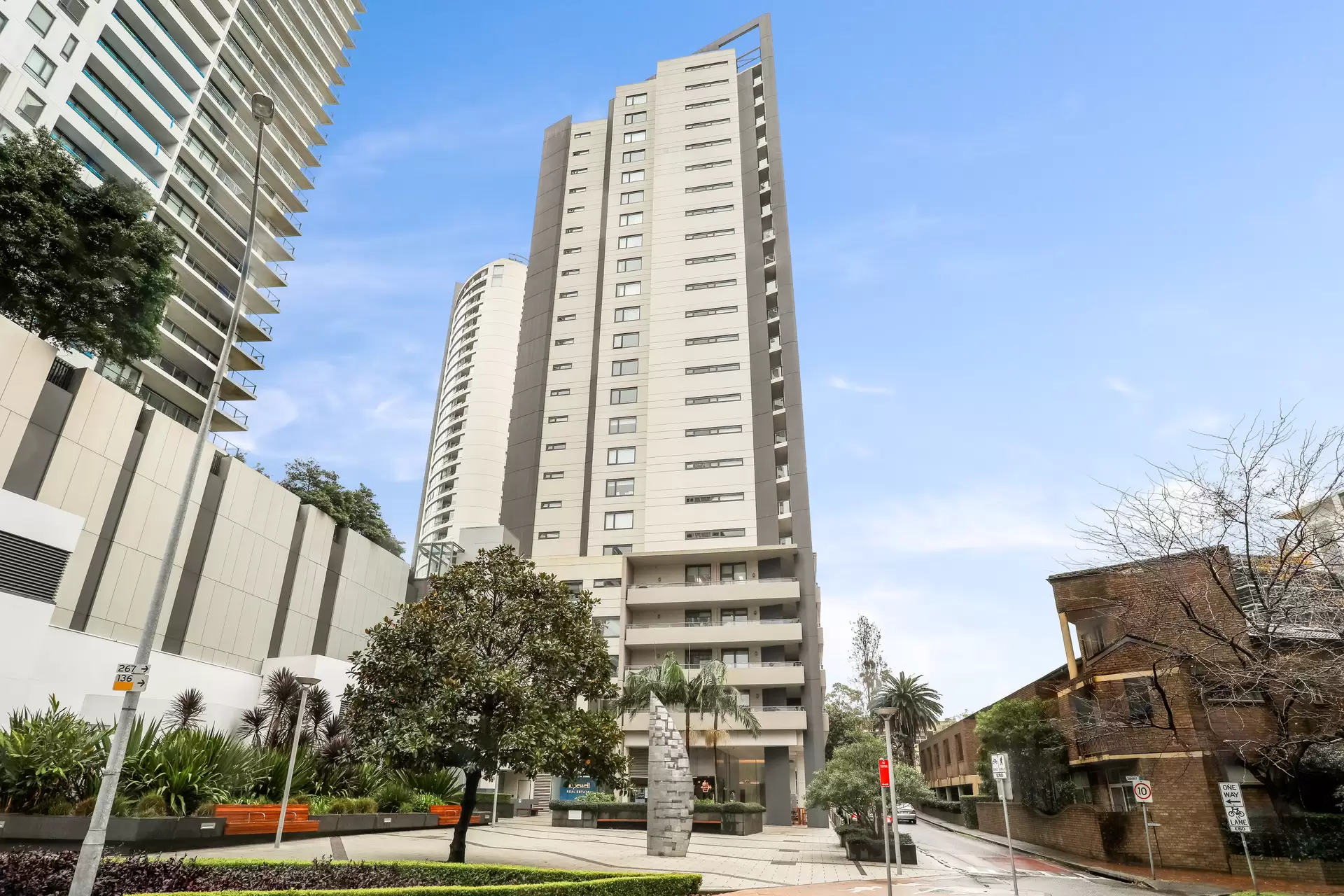 302/1 Cambridge Lane, Chatswood Sold by Shead Property - image 1