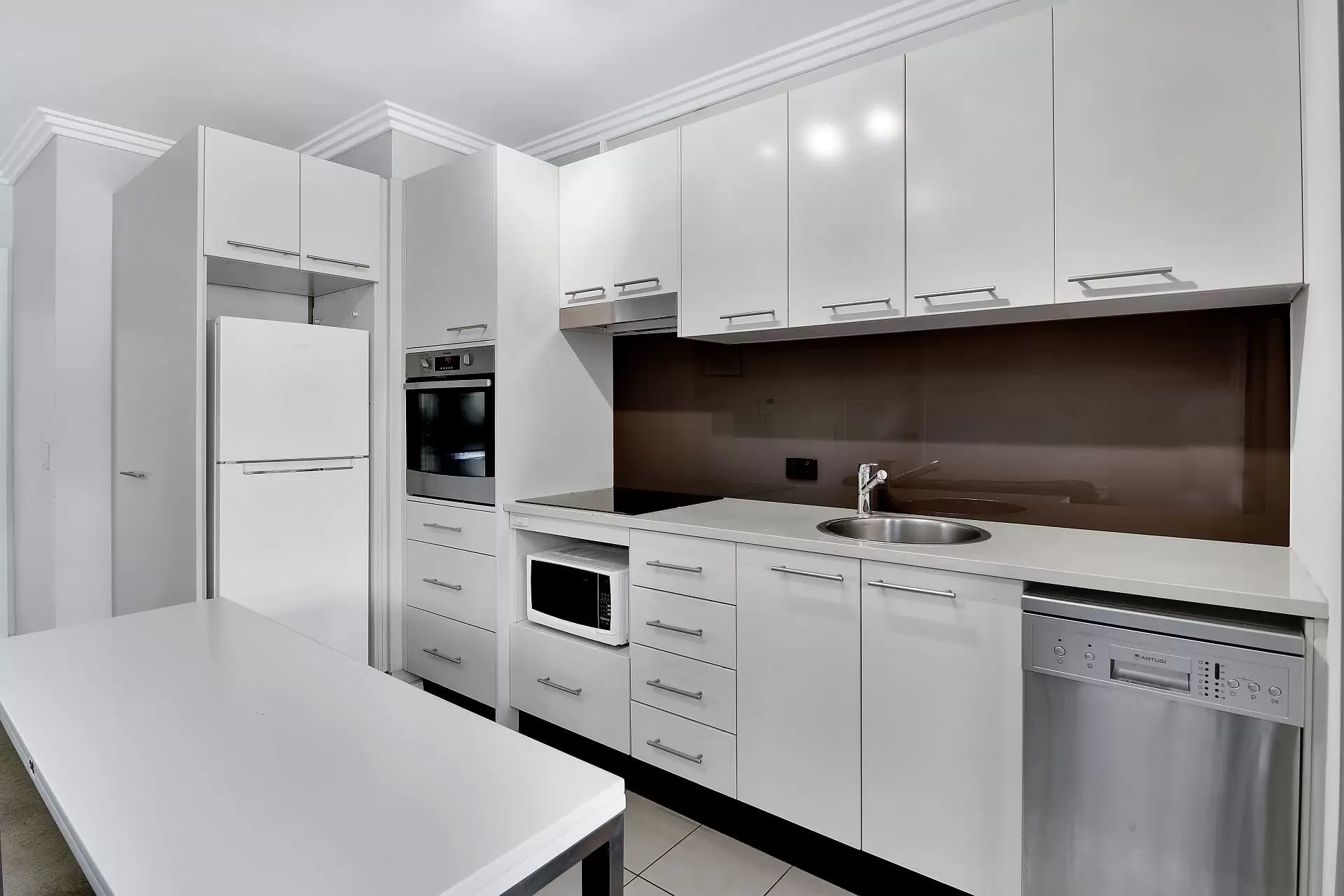 Crows Nest Leased by Shead Property - image 1