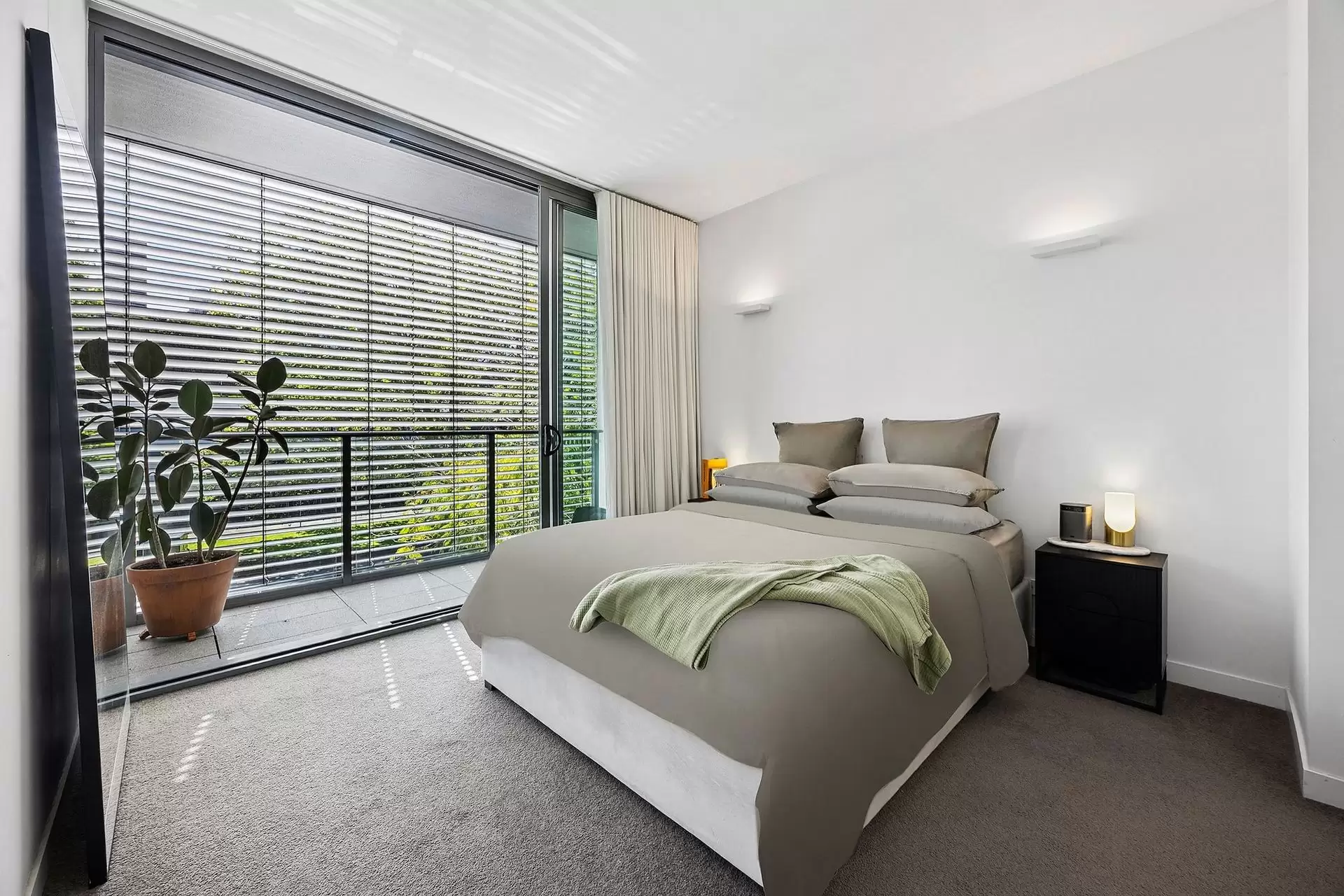 65/68 Sir John Young Crescent, Woolloomooloo Sold by Shead Property - image 1