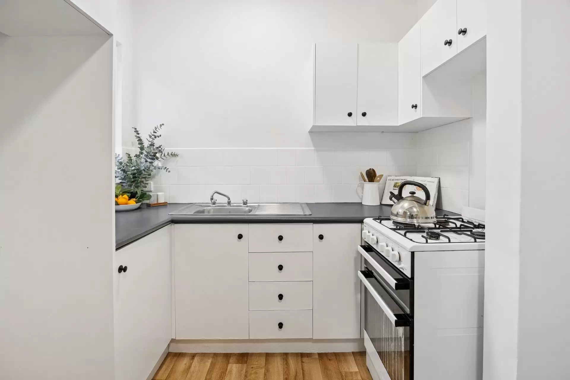 4/17 Doohat Avenue, North Sydney Sold by Shead Property - image 1