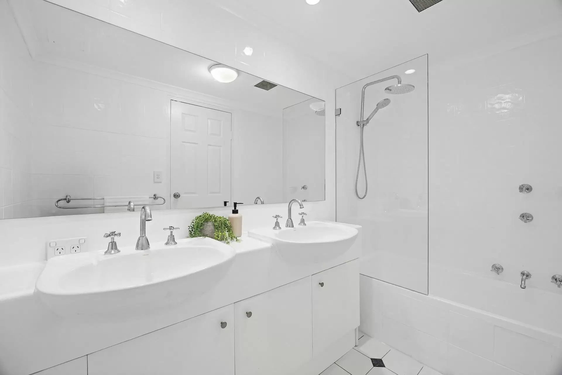 8/239 Victoria Avenue, Chatswood Sold by Shead Property - image 1